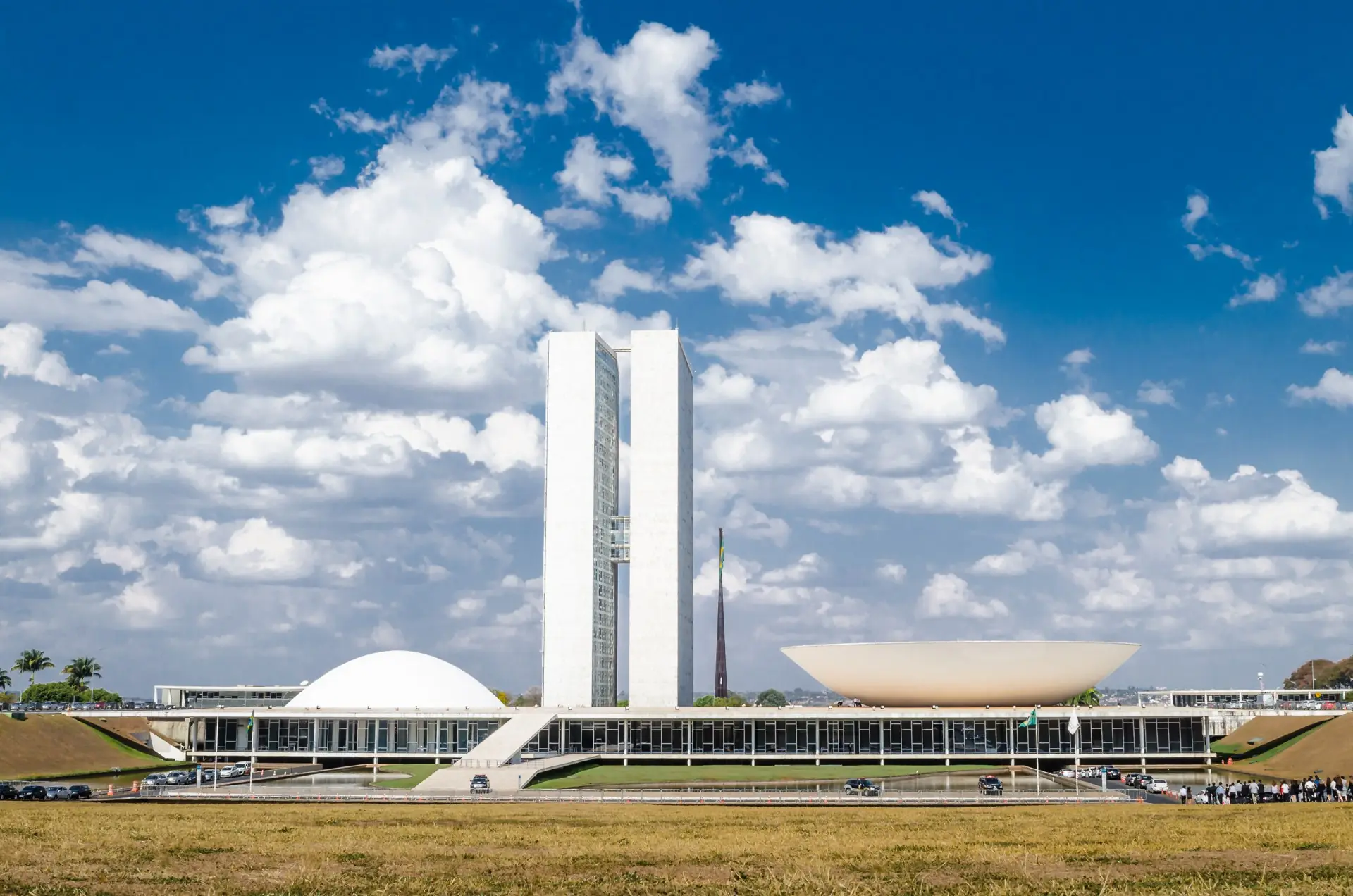 Congresso Nacional em Brasília: torres e cúpulas da Câmara dos Deputados e do Senado